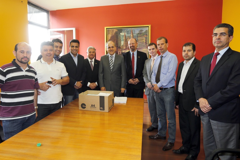  CPI do Transporte Coletivo entrega relatório ao prefeito 