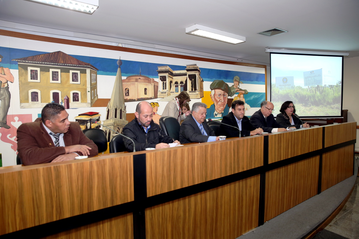 Ausência do INSS é questionada na CPI da Vila Domitila