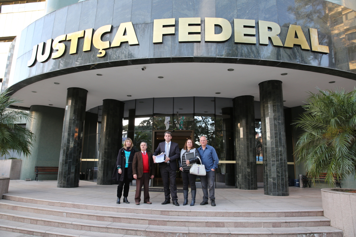 Contra despejos, CPI da Vila Domitila entrega relatório à Justiça Federal