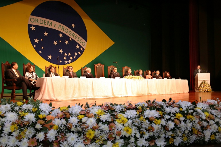 Em sessão solene, vereadores de Curitiba recebem diplomação 