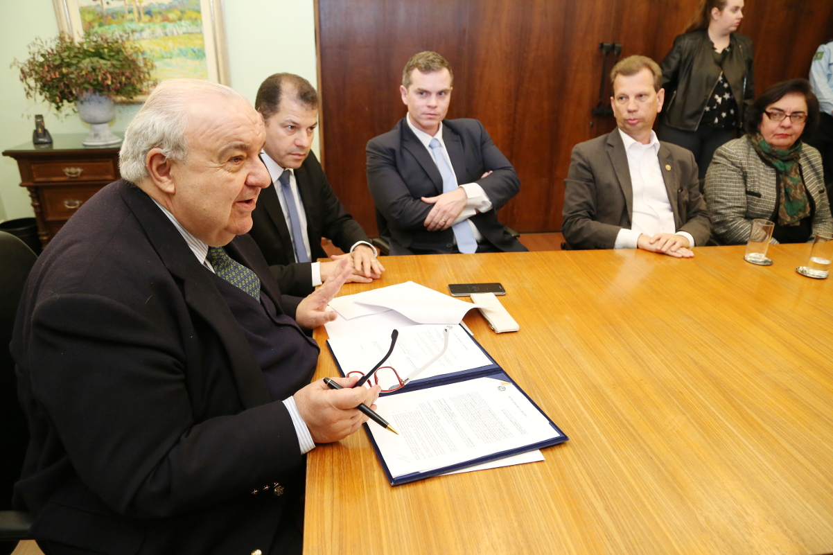  Câmara e Prefeitura de Curitiba firmam convênio de gestão documental 