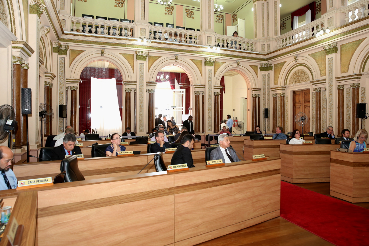 1º turno: homenagens, utilidade pública e futsac aprovados