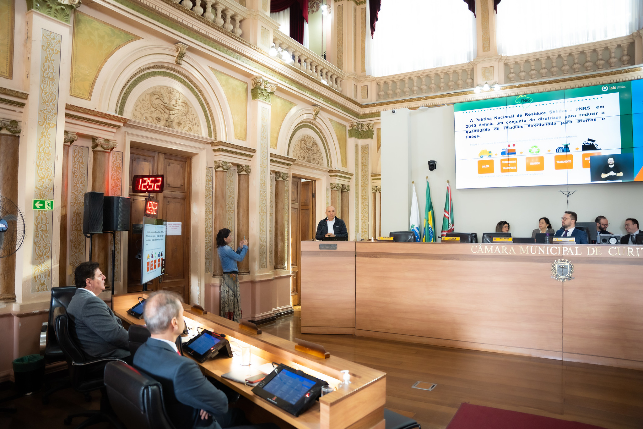 “Indústria dos aterros não quer triagem de lixo em Curitiba”, diz especialista