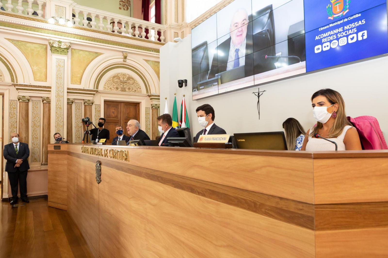 “Não quero comprar vacinas para furar fila”, defende Rafael Greca