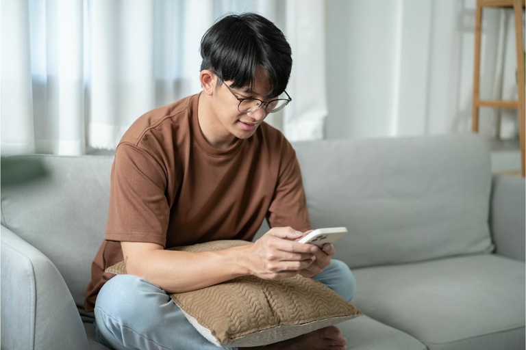Propostas ações de prevenção ao "pescoço de celular"