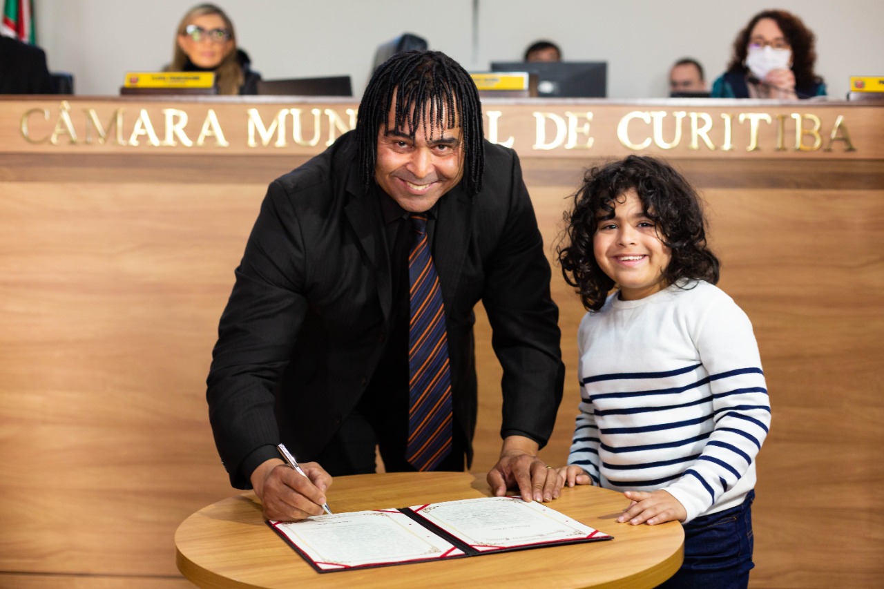 “Vou levar meu trabalho à periferia, aos desassistidos”, promete Mestre Pop