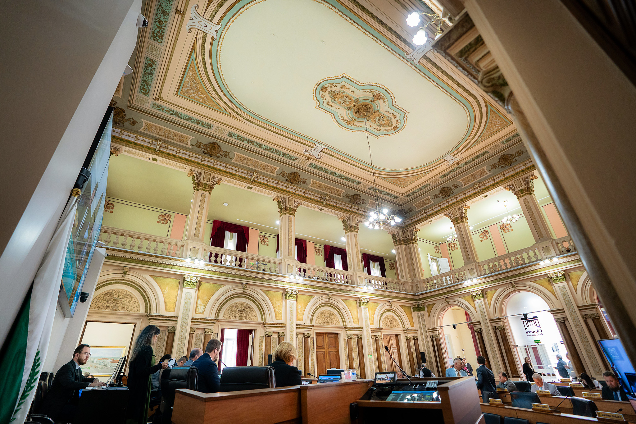 2º turno: Câmara confirma operação imobiliária e Vulto Emérito 