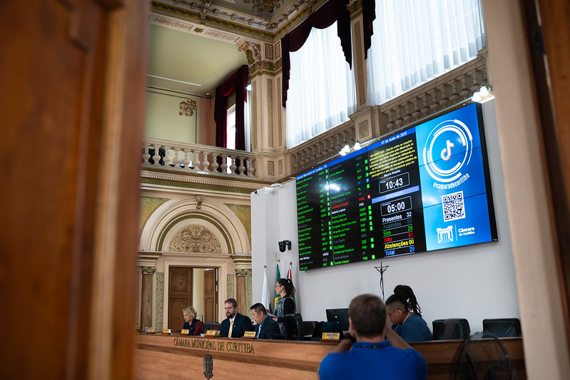 2º turno: multa por “rabeira” em ônibus está pronta para sanção em Curitiba