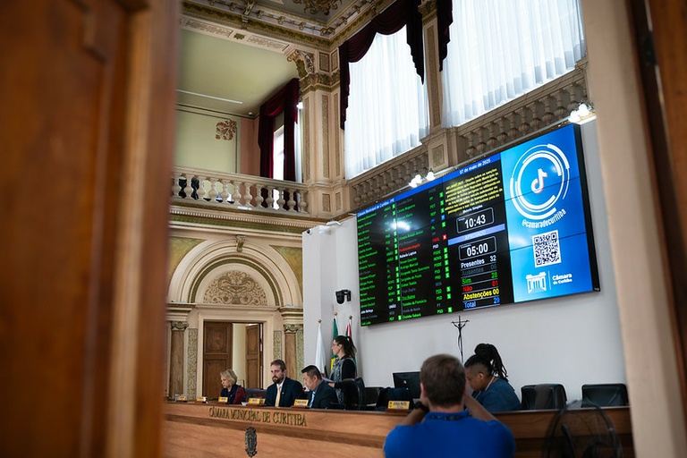 2º turno: multa por “rabeira” em ônibus está pronta para sanção em Curitiba