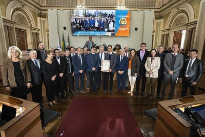 Hospital Cajuru recebe homenagem da Câmara