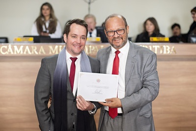 Dalton Borba entrega homenagem a Roberto Bona Junior