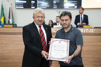 Tito Zeglin homenageia Informativo Pio do Jacu