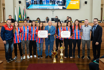 Time feminino do Imperial Futebol Clube recebe homenagem na CMC