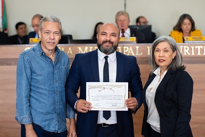 Loja Bom Preço Calçados é homenageada na Câmara de Curitiba