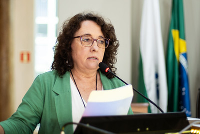 Professora Josete na tribuna