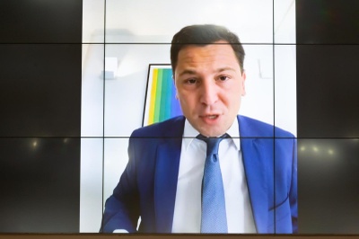 Líder do prefeito desde a gestão passada, Pier Petruzziello fez a saudação oficial a Rafael Greca. (Foto: Carlos Costa/CMC)