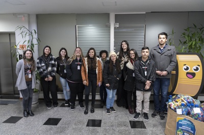 Estagiários participam de concurso de arrecadação de tampinhas