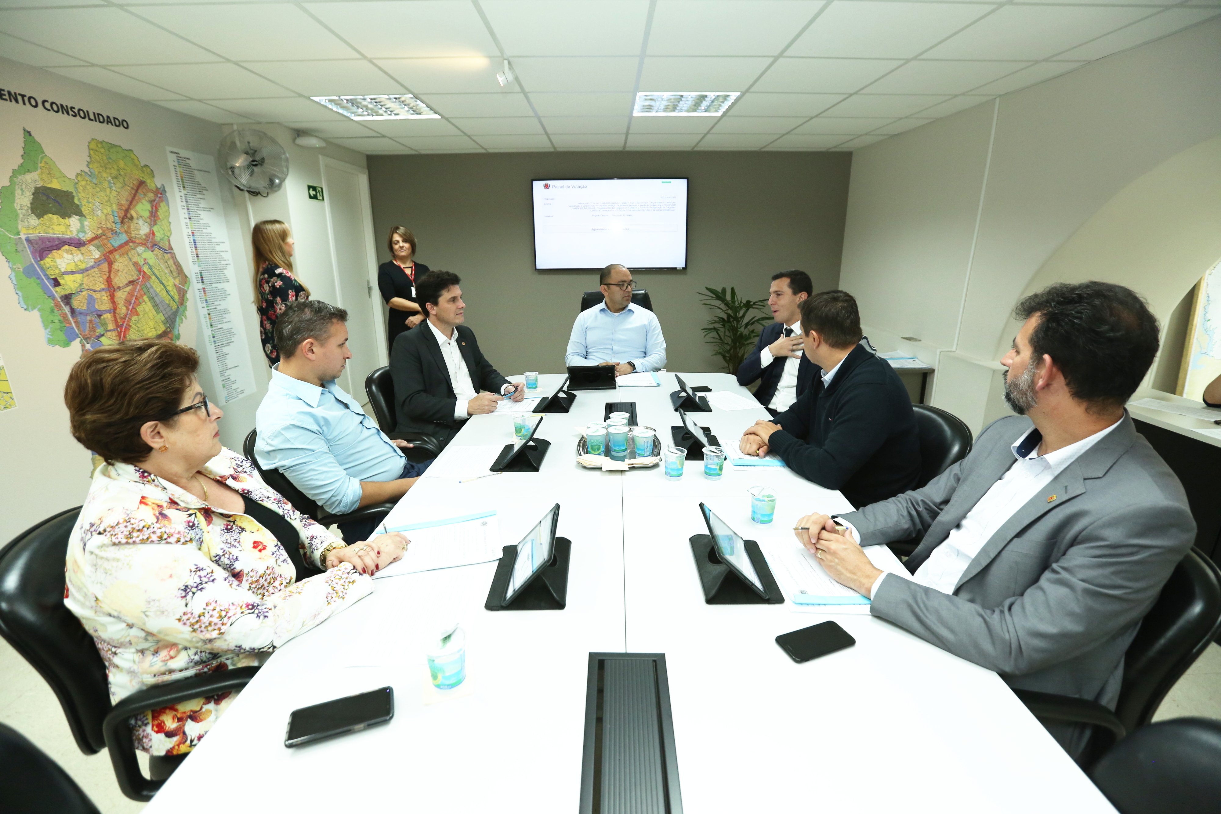 Acatado pela CCJ uso compartilhado de cozinhas nos food trucks