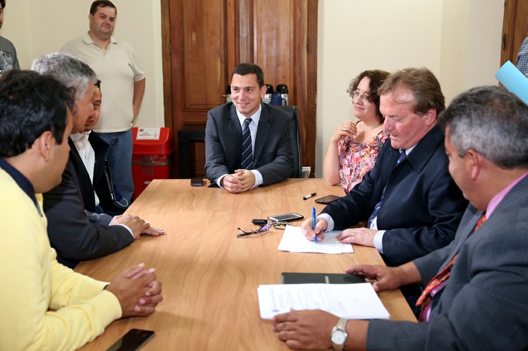 Acatado por Legislação, Refic 2014 segue para Economia