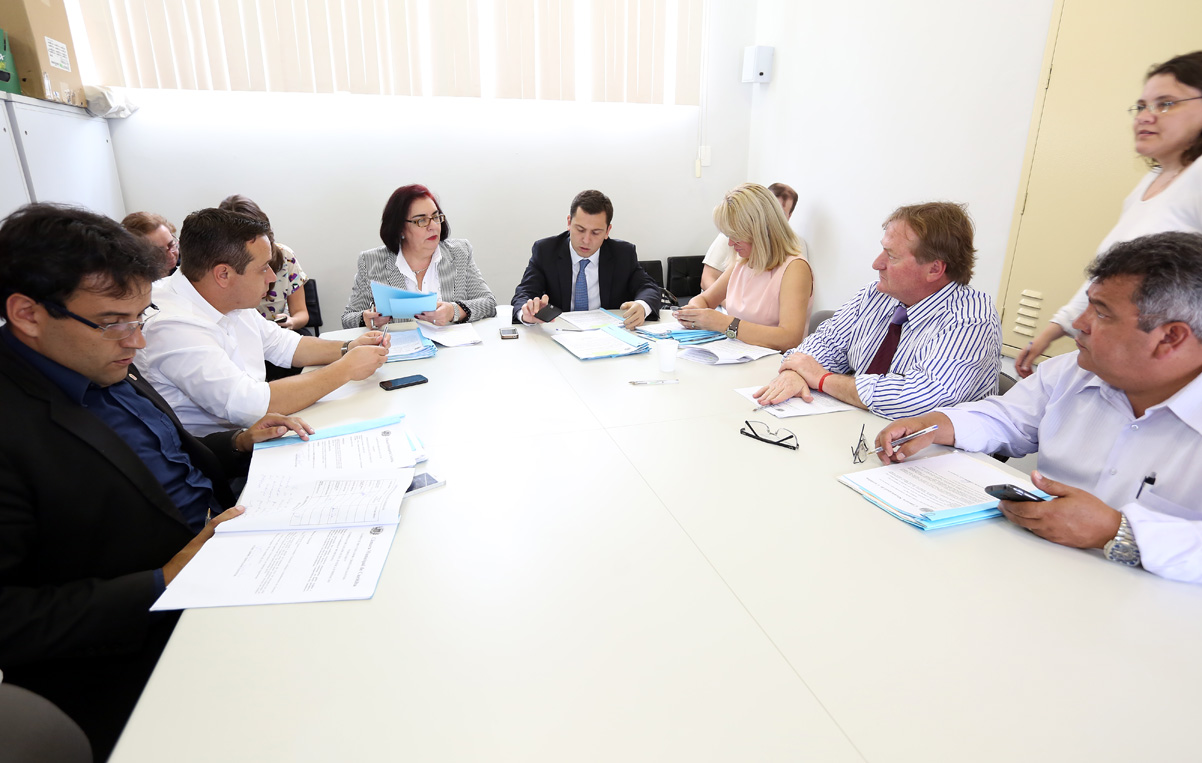 Acatado projeto que pede cláusula de garantia em licitações 