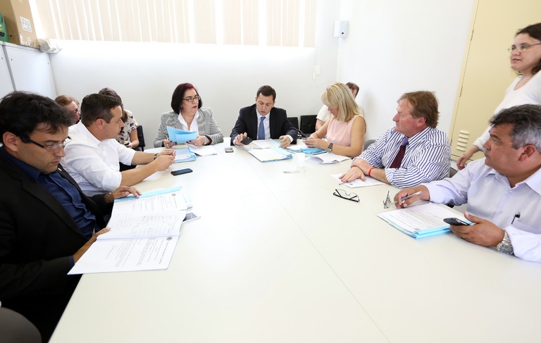 Acatado projeto que pede cláusula de garantia em licitações 