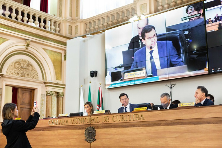 Acessibilidade admite reparo em calçadas por empresas concessionárias