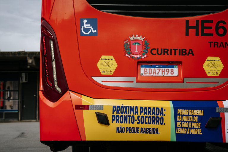Acidentes por “rabeira”: projeto isenta motoristas de ônibus de punição