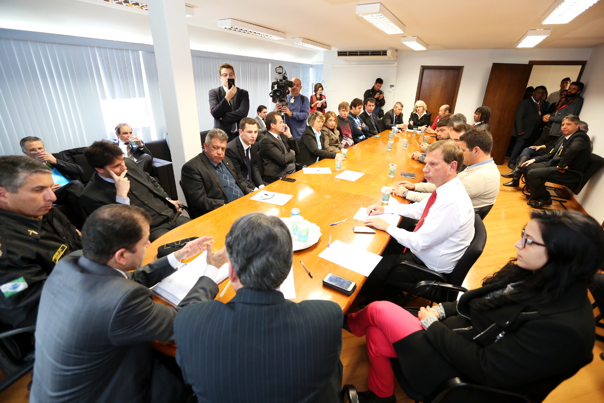 Acordo entre vereadores e sindicatos põe fim à manifestação na Câmara