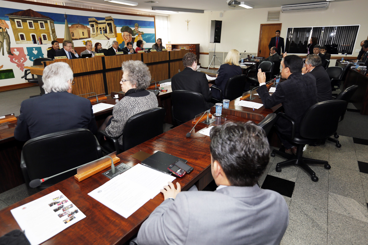 Adiada, criação de mil cargos de agente de trânsito retorna à pauta na segunda-feira 