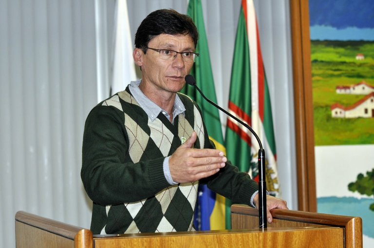 Adiada votação de projeto sobre cobrança em estacionamentos 