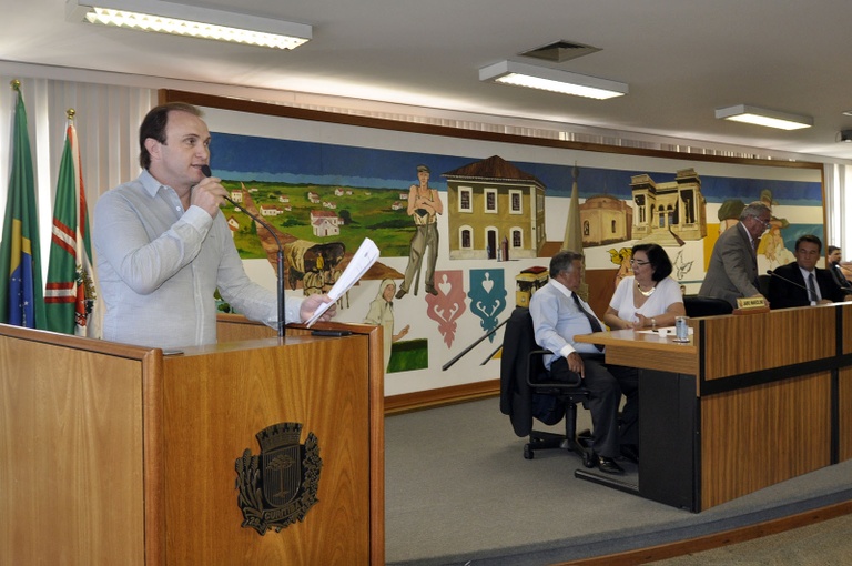 Adiada votação de projeto sobre cobrança telefônica 