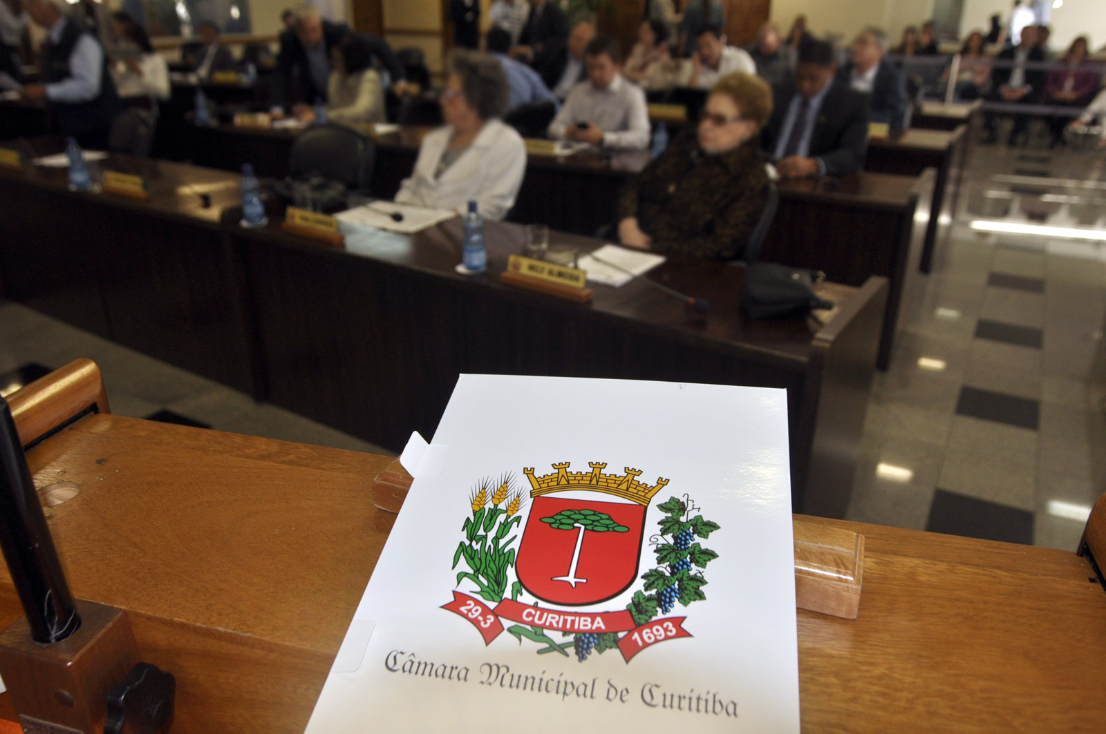 Adiada votação de projeto sobre gratuidade em estacionamentos 