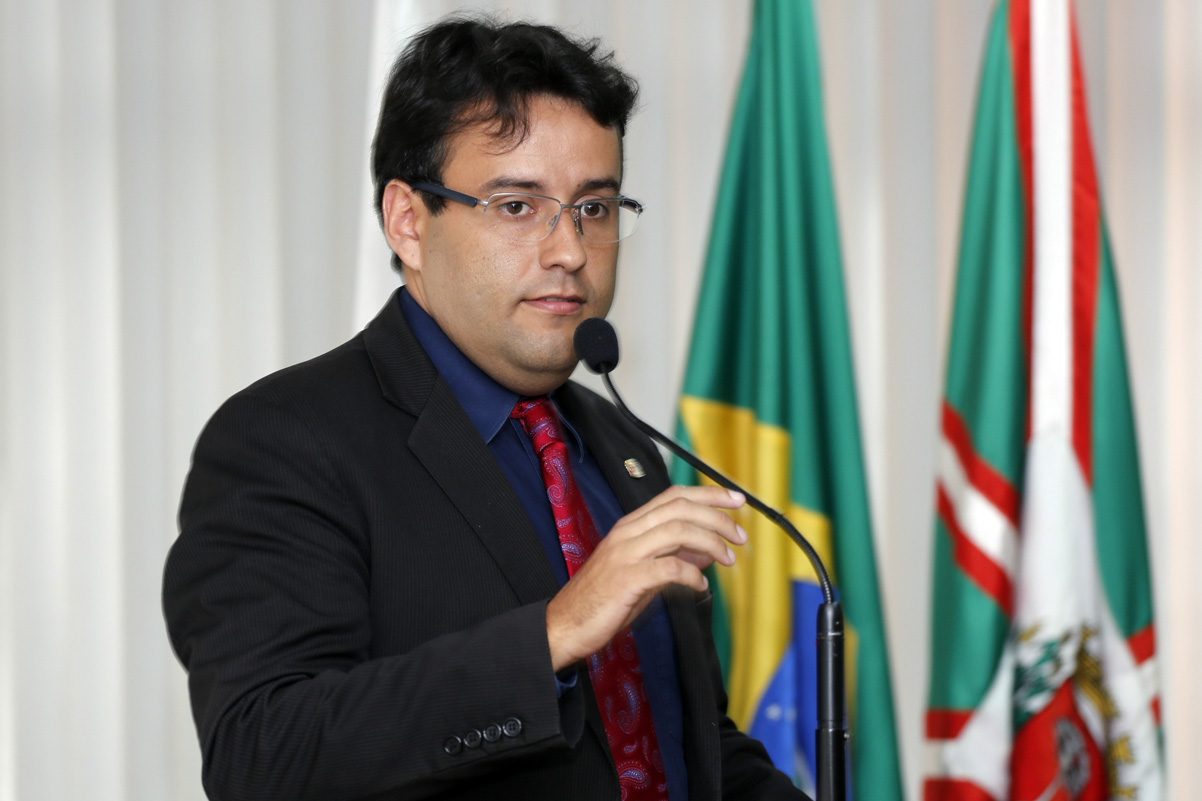 Adiada votação sobre instalação de câmeras em táxis  