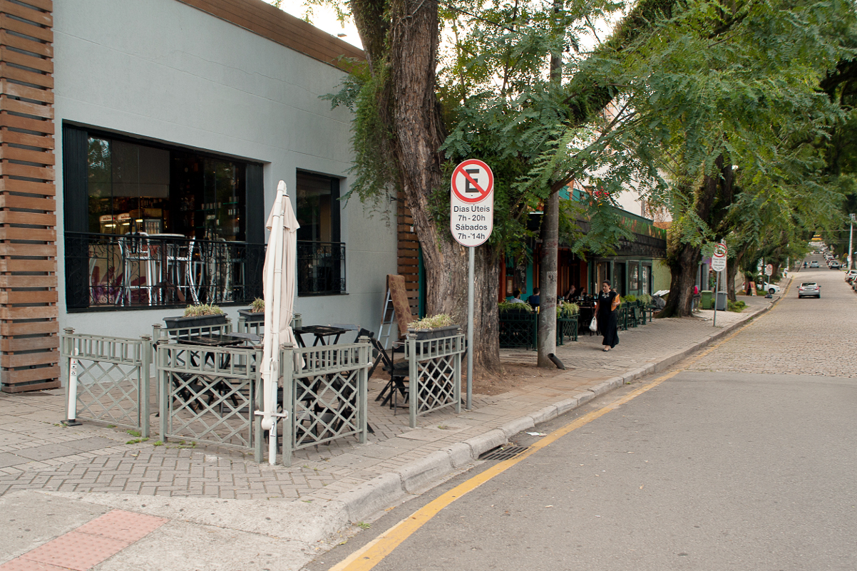 Adiado 2 vezes, uso cumulativo da calçada e do recuo retorna à pauta