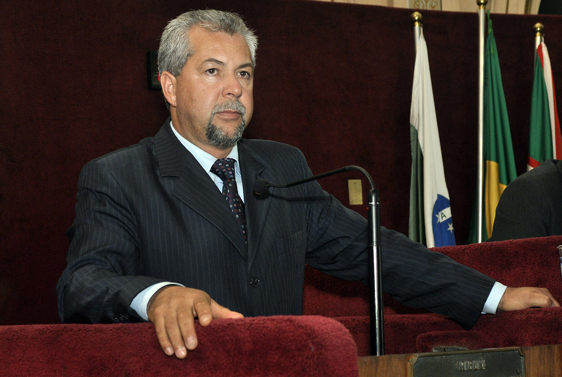 Adiado projeto sobre locadoras de veículos 