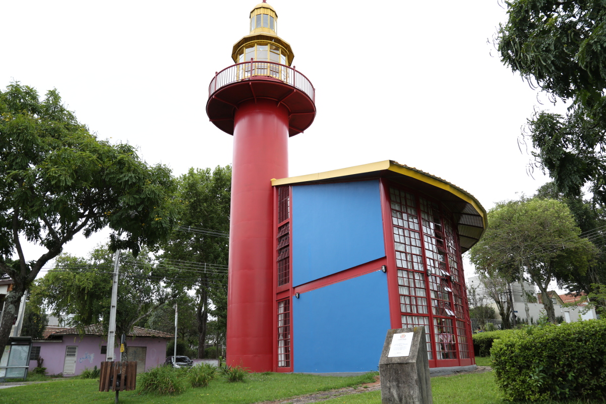 "Adote uma Escola" prevê publicidade em CMAEs e Faróis do Saber