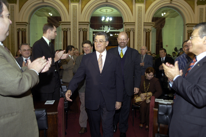 Advogado recebe cidadania de Curitiba 