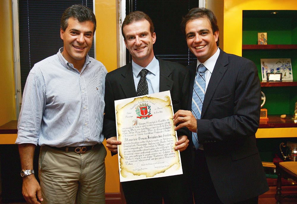 Advogado recebe título de Felipe Braga Côrtes e Richa 