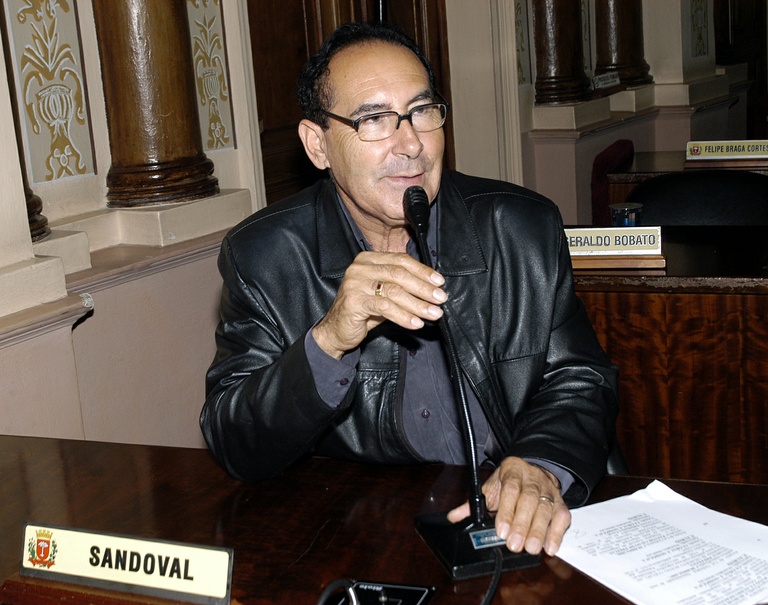 Agente pode disciplinar trânsito perto de templos 