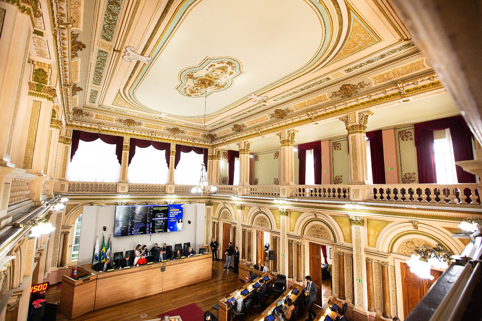 Agentes terão formação em educação inclusiva e projeto terá 3ª votação