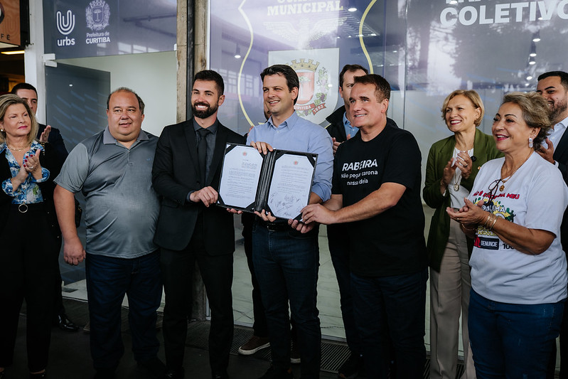 Agora é lei! “Rabeira” resultará em multa e apreensão da bicicleta