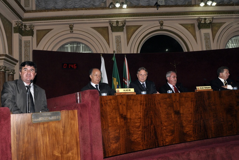 Água em Curitiba e região não é boa, afirma biólogo  