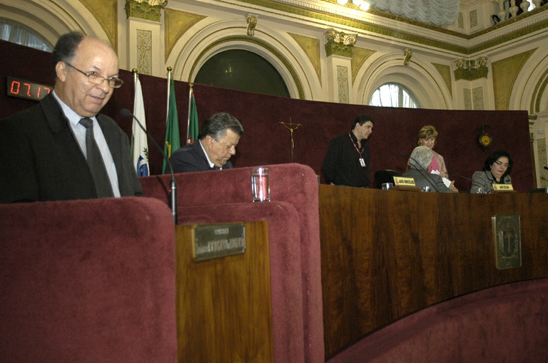 Aladim destaca leis e projetos 