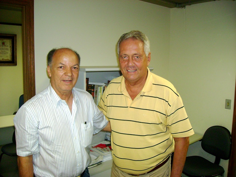 Aladim recebe a visita de Wright 