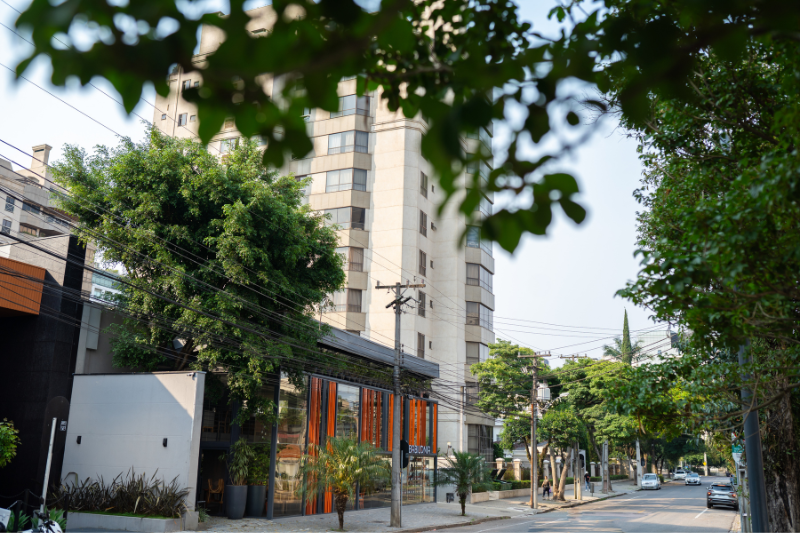 Alameda Dom Pedro II, no Batel, pode se tornar polo gastronômico