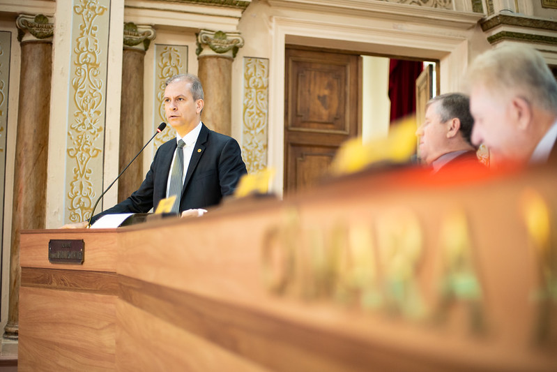 Alerta sobre Piso Nacional da Enfermagem é aprovado na Câmara de Curitiba