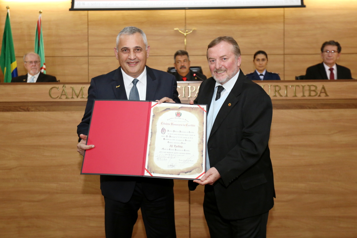 Ali Tarbine, do Sindiclubes, é o novo cidadão honorário de Curitiba