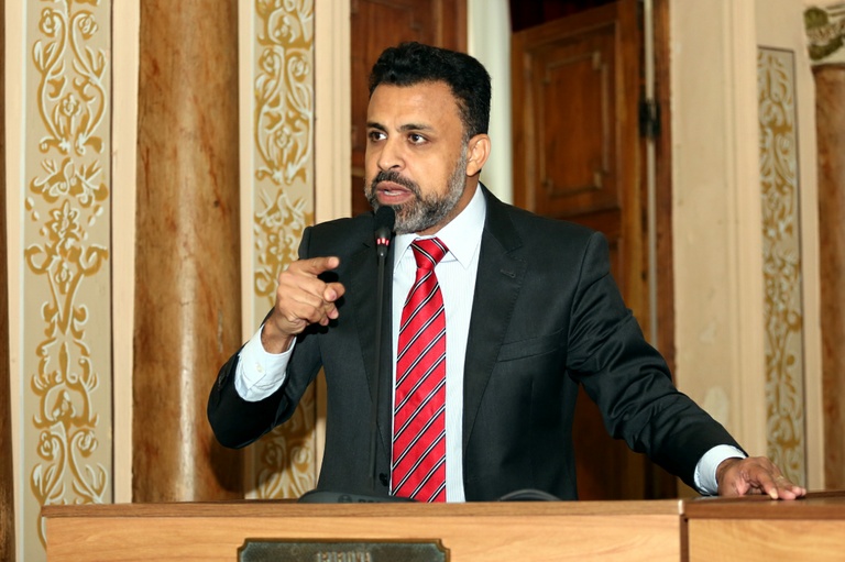 Alienação de terreno gera debate sobre leitura de emendas