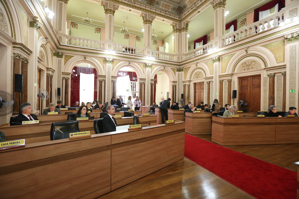 Alteração na lei contra maus-tratos a animais terá redação final