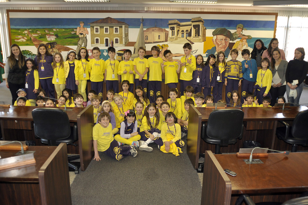 Alunos conhecem processo legislativo em visita à Câmara 